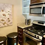 HOLYWOOD HILLS !!! 2BED Studio !!!